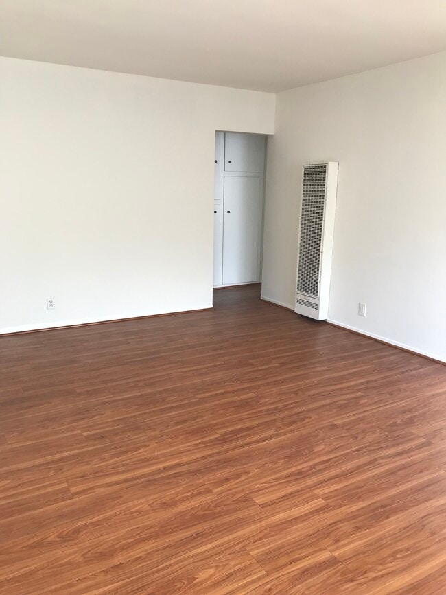 Living room - 319 Mariposa Ave