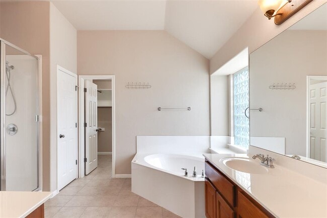 Building Photo - 10101 Lisi Anne Dr
