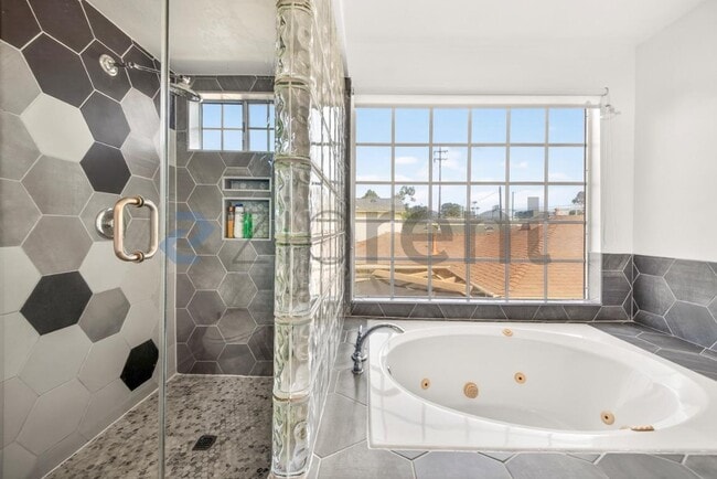 Building Photo - 2481 S Bundy Dr