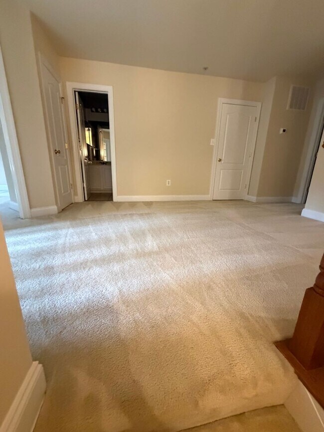 Building Photo - 908 Orchard Ridge Dr