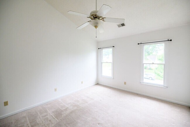 Building Photo - Wonderful and Spacious 3 bedroom home 2.5 bath in High Point with 2 car garage and large fenced-i...