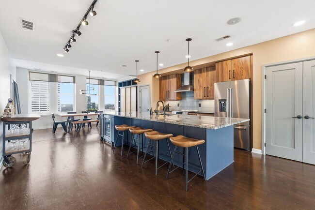 Building Photo - 145 N High St