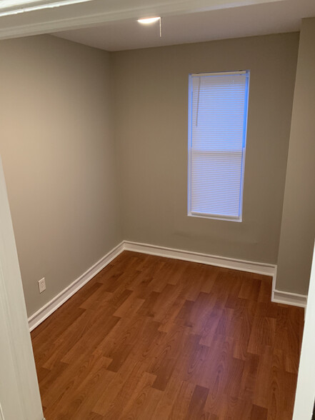 Bedroom - 357 College Ave