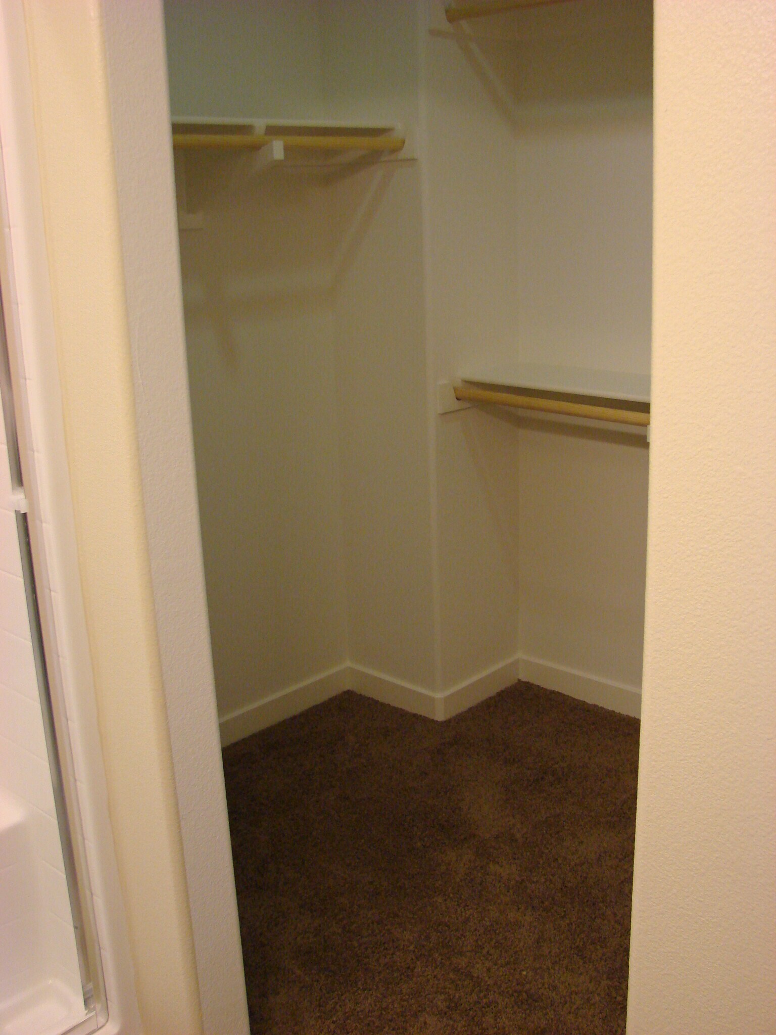 WALK IN CLOSET - 2180 Cosmo Way