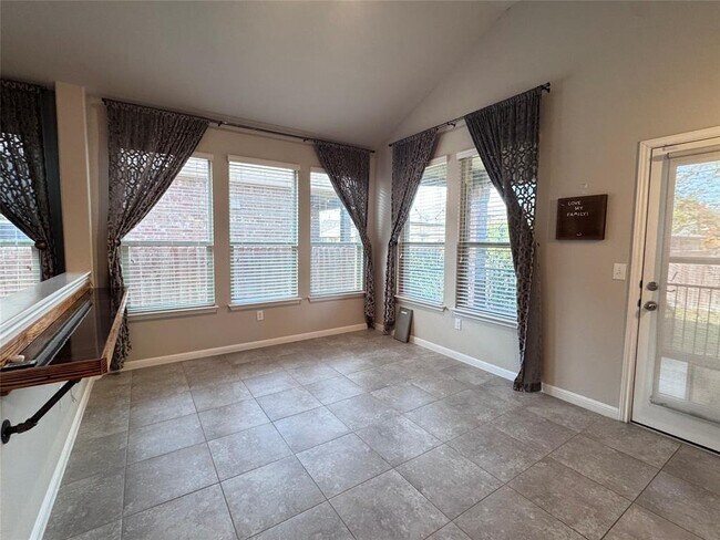 Building Photo - 16420 Pienza Dr