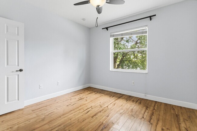 Building Photo - 5056 SW 141st Ave