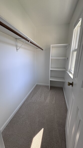 Main BR Walk In - 4 Bunker Hill Pl