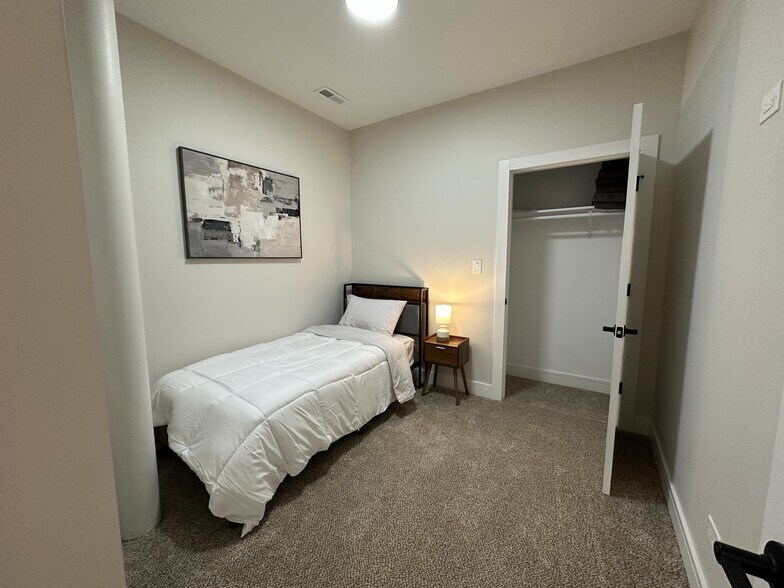 Building Photo - 4015 Prairie Ave