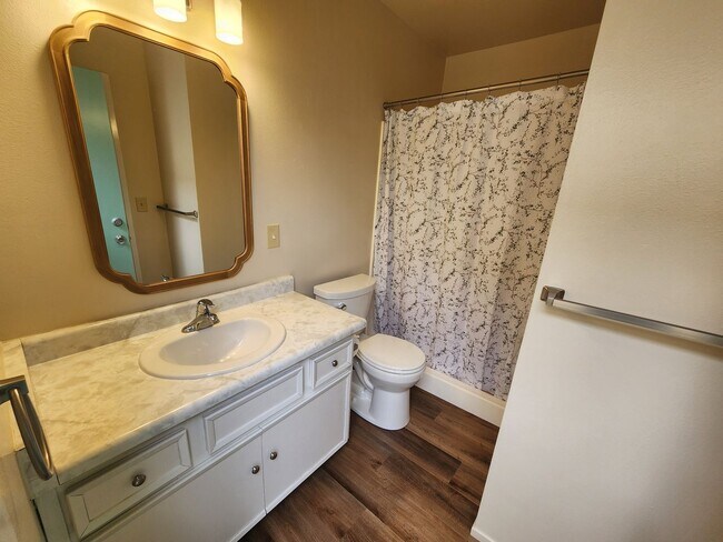 Building Photo - Adorable 2 Bed, 2 Bath Home in a 55+ Commu...