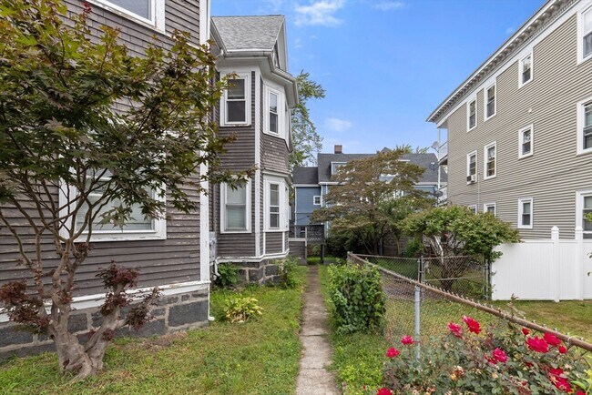 Building Photo - 247-249-249 Park St