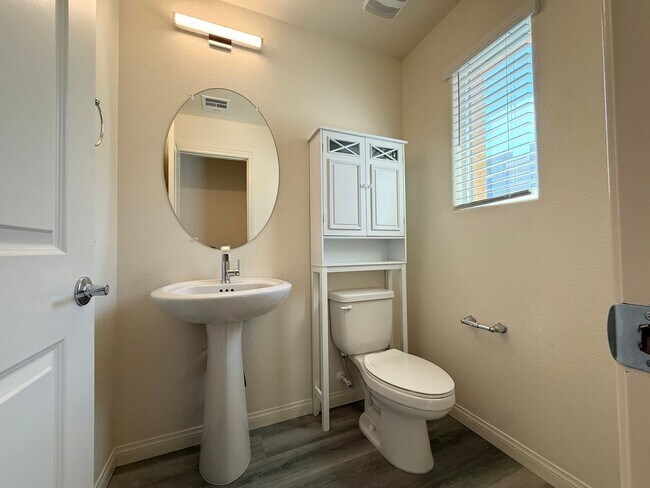 Building Photo - Modern Townhome Near Lone Mountain | Gated & Pool