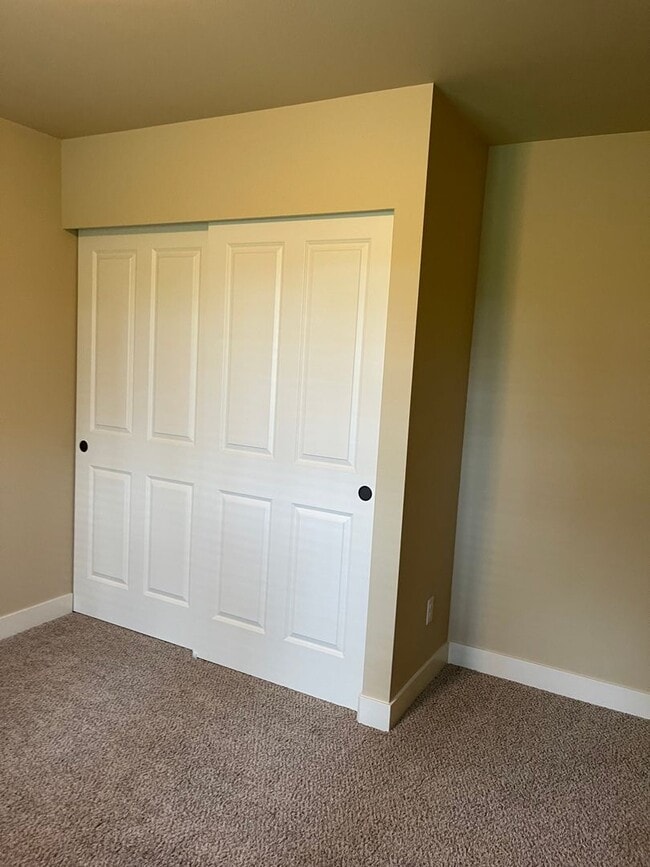 Building Photo - Beautiful 4 Bedroom in a small and exclusive neighborhood