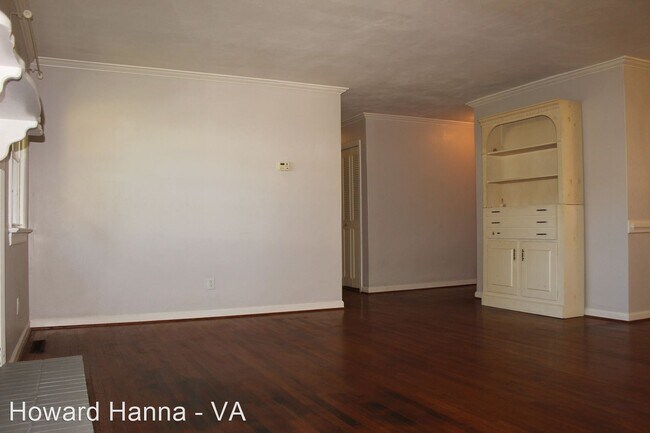 Building Photo - 4 br, 3 bath House - 605 Runnymede Court