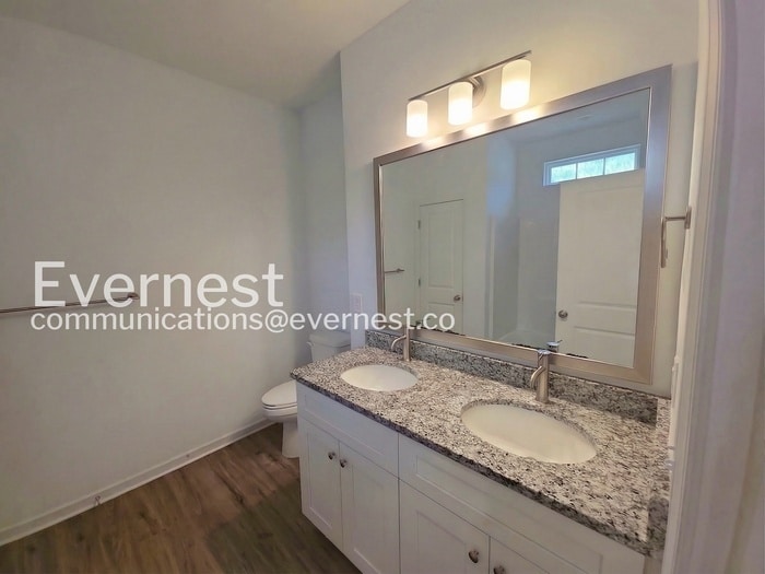 Building Photo - 225 Tanner St