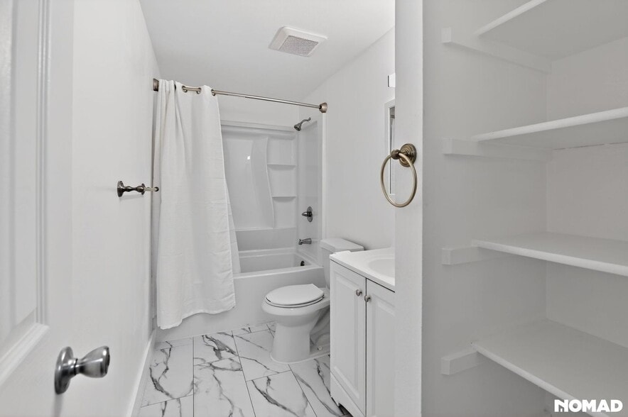 Building Photo - 747 W Cleveland Cir