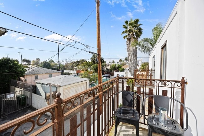 Building Photo - 616 Sunset Ave