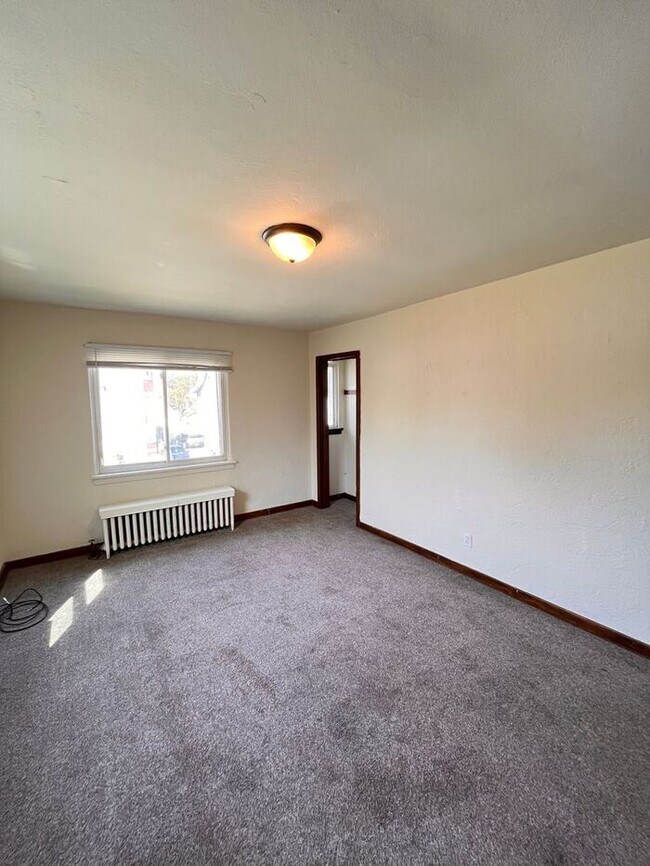 Building Photo - Cozy 1-Bedroom Apartment - Prime Location ...