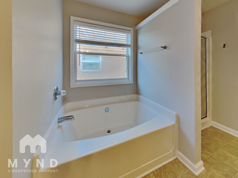 Building Photo - 5825 Sterling Ct