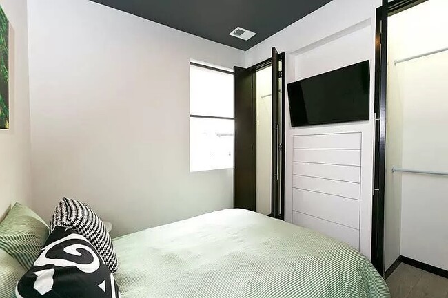 Building Photo - 2872 Harrison-