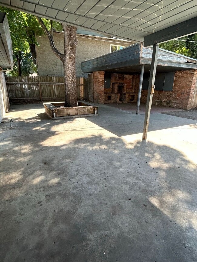 Building Photo - 1020 Warner St