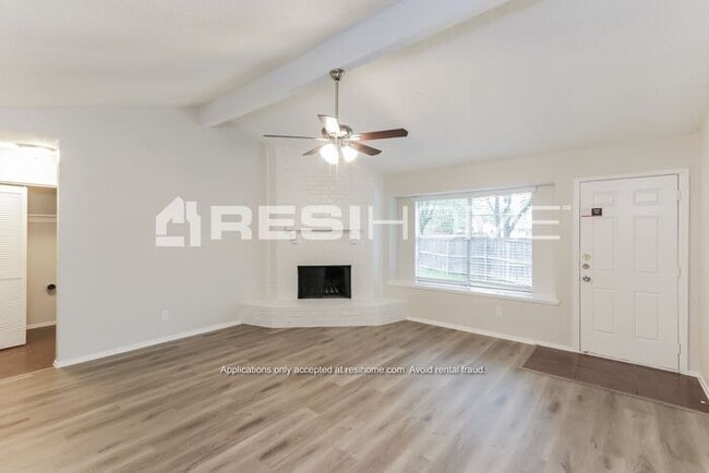 Building Photo - 913 Pepperidge Ct