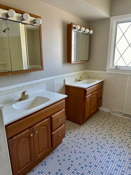 Building Photo - 440 W Arquilla Dr