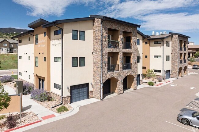 Building Photo - Westside 1 bed, 1 bath Luxury Apartment near Garden of the Gods