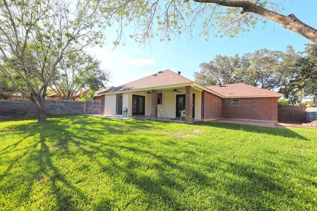 Building Photo - 209 Green Jay Ln