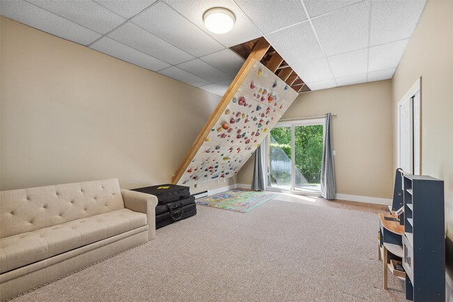 Building Photo - 304 Appletree Ln