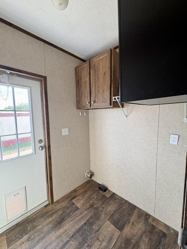 Building Photo - 150 Private Road 1610