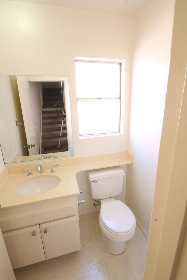 Building Photo - 2-Bedroom 1.5-Bathroom Townhouse