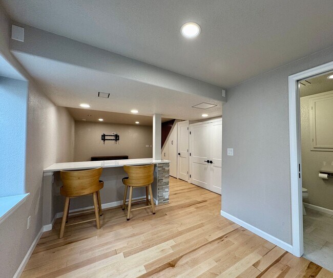 Building Photo - Beautiful & Updated 4 Bedroom / 3.5 Bath Home – Available Now!