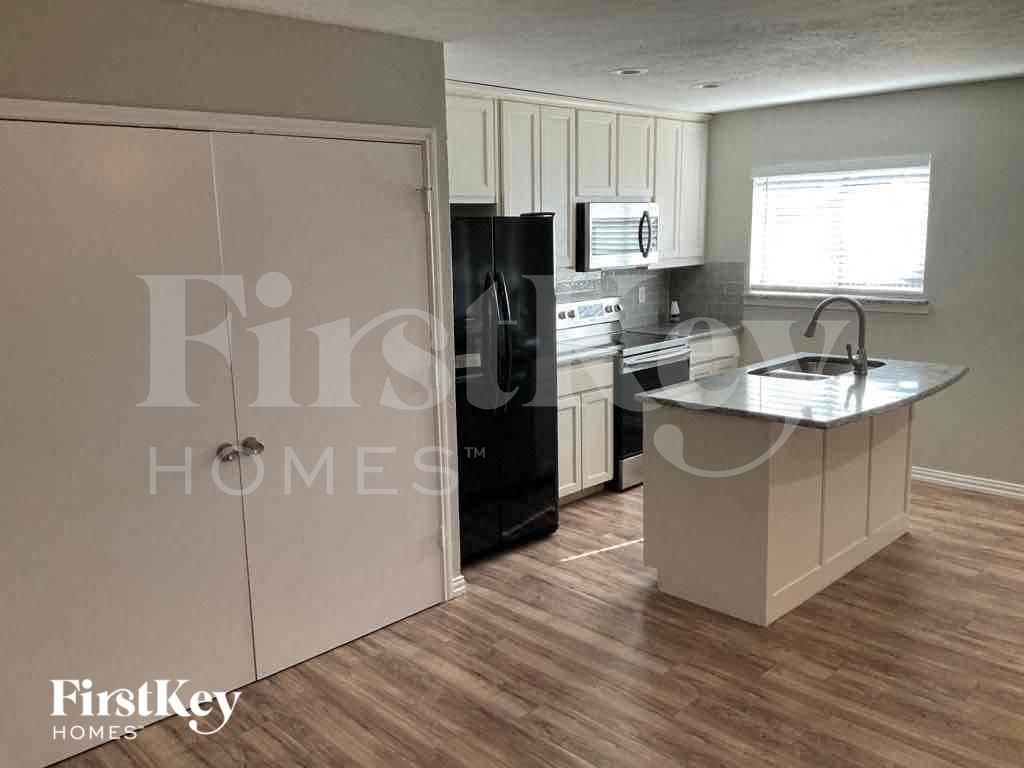 Building Photo - 1005 Loving Trail