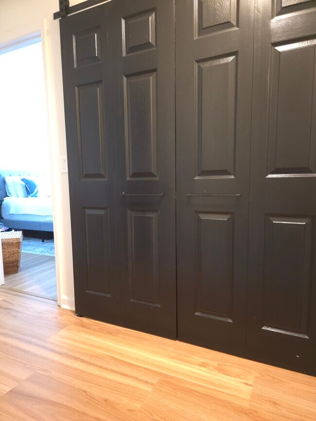 Building Photo - 1000 Mallery St Ext