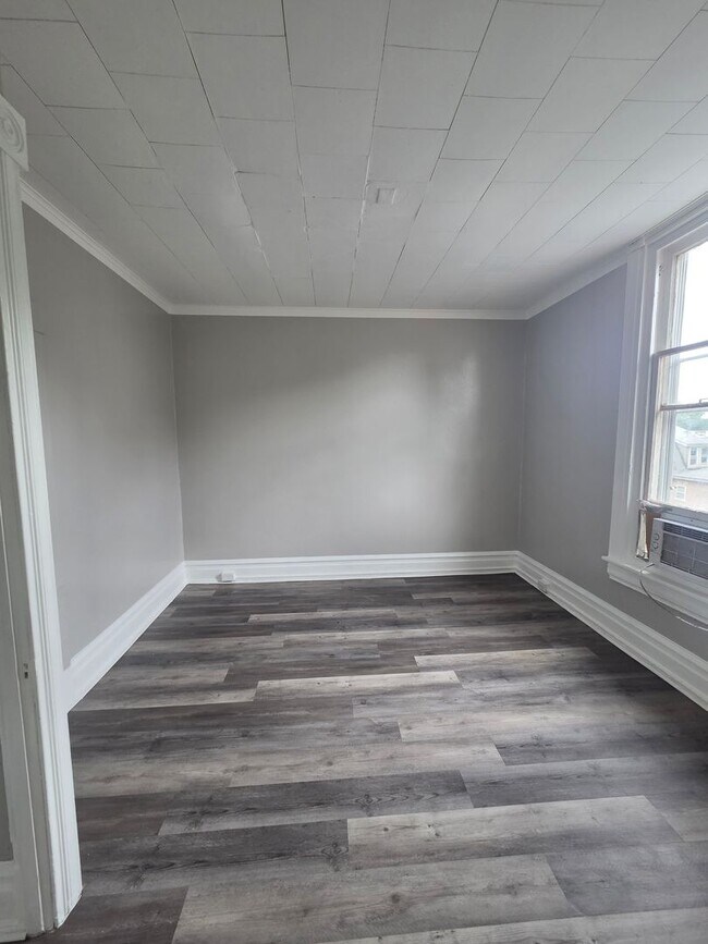 Building Photo - 1048 Walnut St