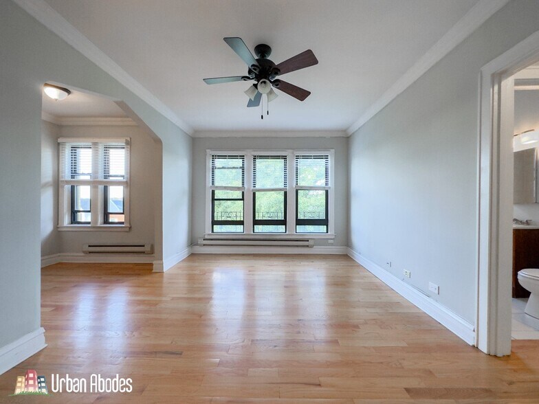 Building Photo - 4735 N Hermitage Ave