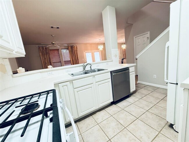 Building Photo - 2100 Pipers Field Dr