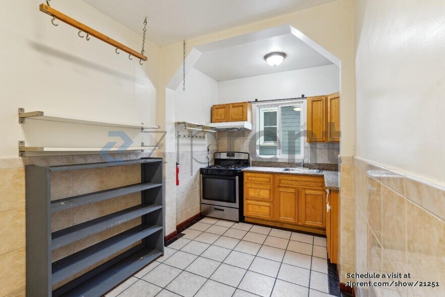 Building Photo - Unit