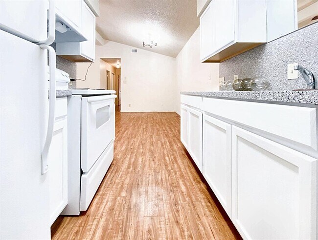 Building Photo - 109 Hughson Ct