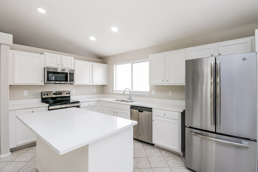 Building Photo - 2415 E Browning Pl