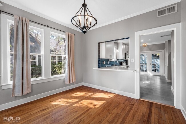 Building Photo - Check Out this 3 bed 2 bath!!