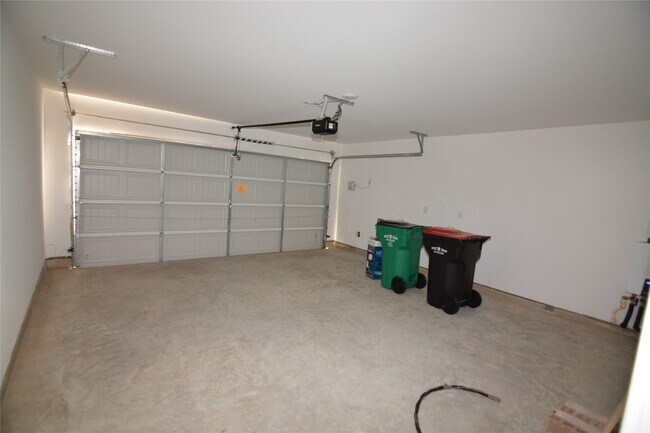 Building Photo - 26926 Dalmatian Bellflower Dr