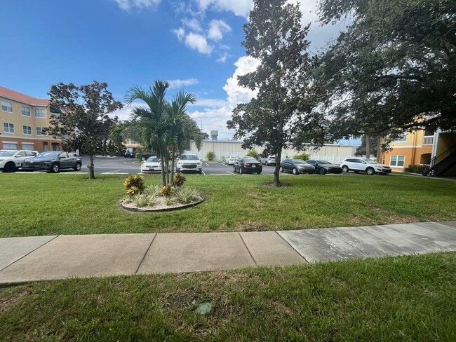 Building Photo - Amazing Furnished or Unfurnished 2-Bedroom...