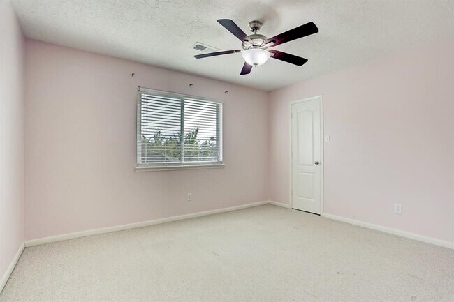 Building Photo - 23247 Diamond Knoll Ct