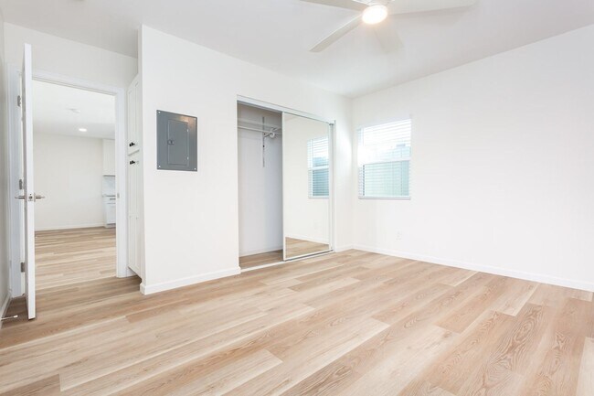 Building Photo - COMING SOON!!! $1000 OFF Move In Special!!...
