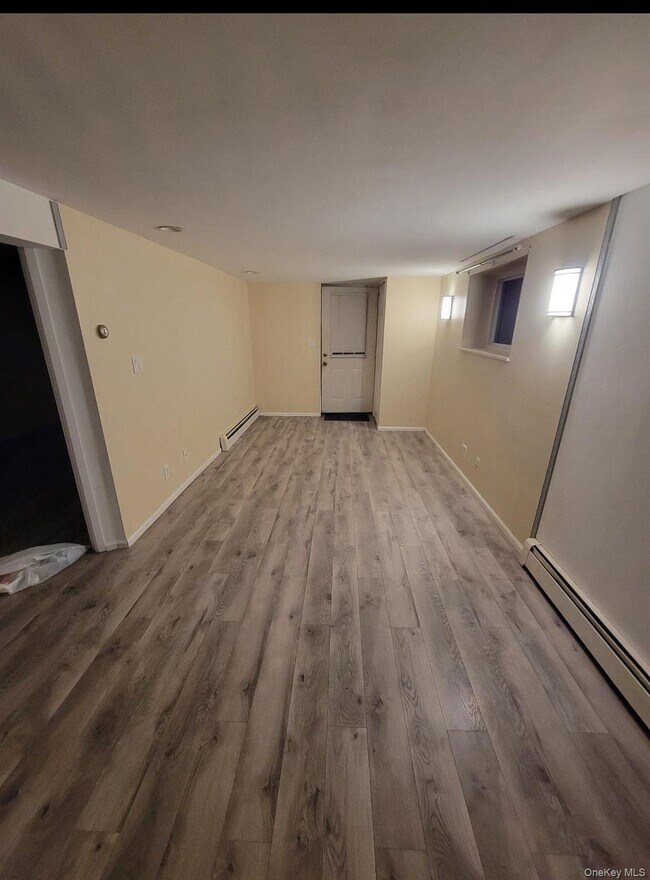 Building Photo - 37 Knollcrest Ave