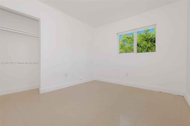 Building Photo - 1013 SW 7 ST Miami FL 33130