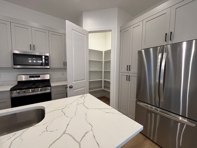 Building Photo - SPACIOUS PATIO HOME FOR RENT!