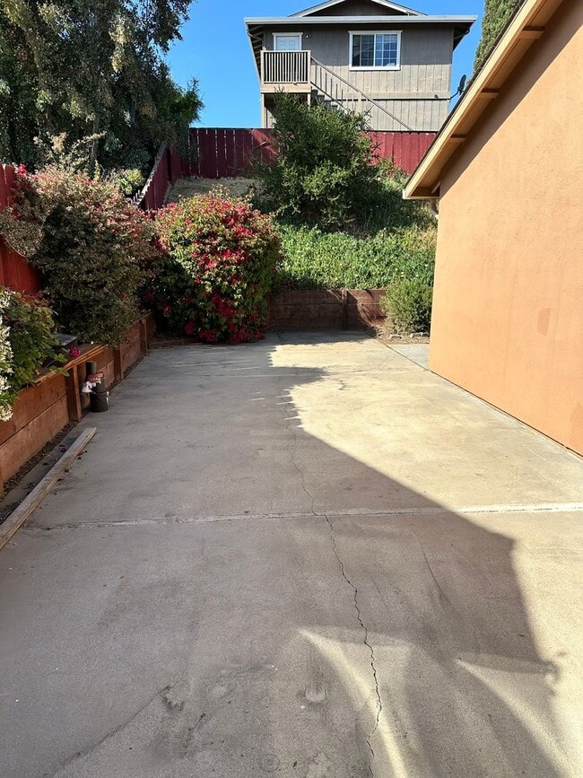 Building Photo - Beautiful Salinas Home