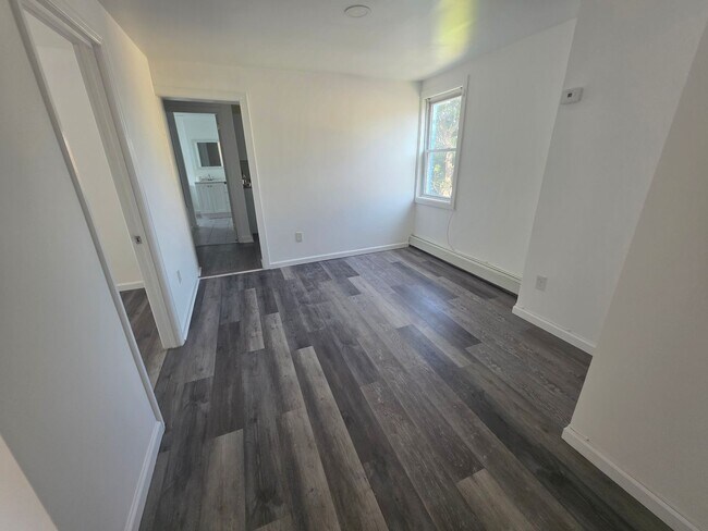 Building Photo - 2 bedroom apartment building - Poughkeepsie